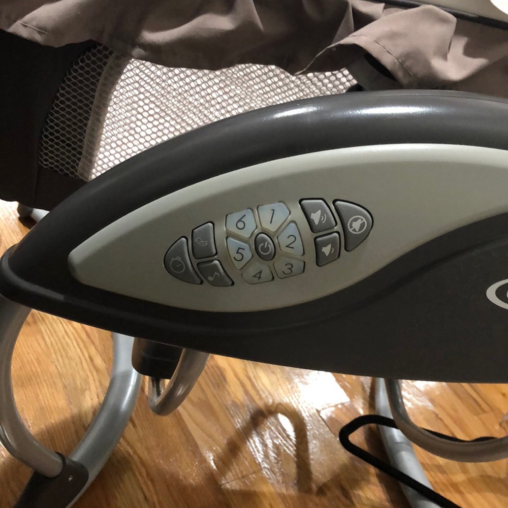 Graco Automatic Rocking Basinet - Picture 4 of 6